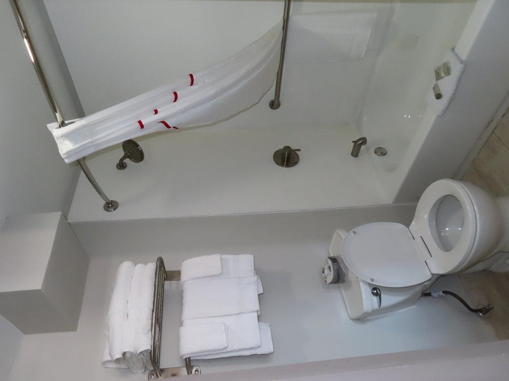 Red Roof Plus+ & Suites אירי מראה חיצוני תמונה