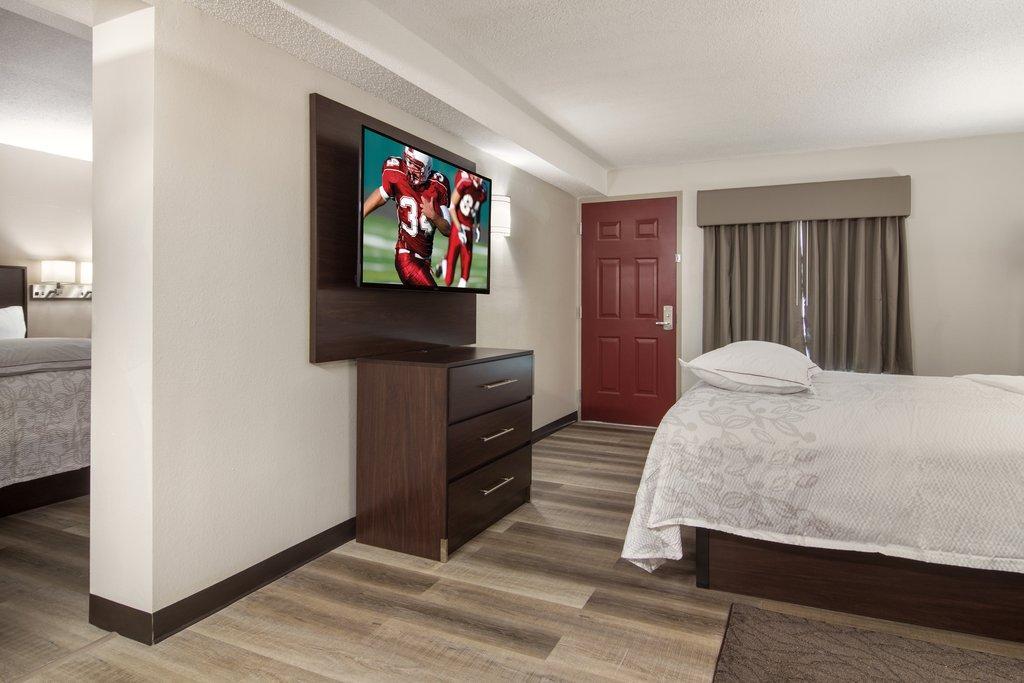 Red Roof Plus+ & Suites אירי מראה חיצוני תמונה