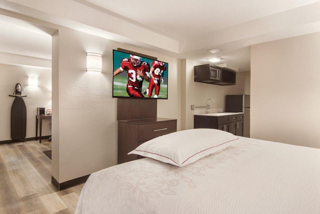 Red Roof Plus+ & Suites אירי מראה חיצוני תמונה