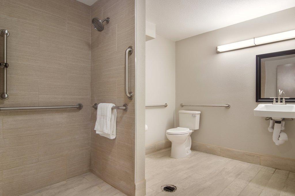 Red Roof Plus+ & Suites אירי מראה חיצוני תמונה
