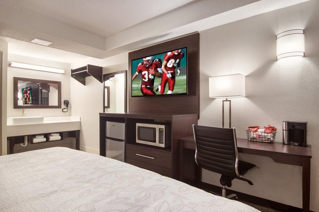 Red Roof Plus+ & Suites אירי מראה חיצוני תמונה